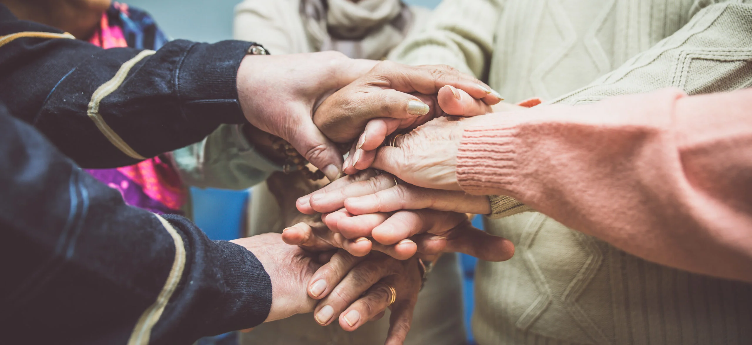 Group,Of,Seniors,Making,Activities,Inside,The,Hospice